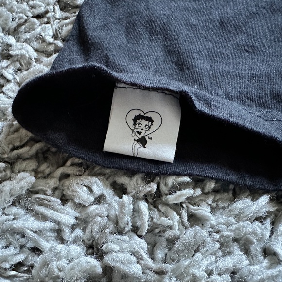 Universal Studios Betty Boop Besitos t-shirt - Picture 6 of 6